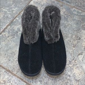 Women’s house shoes